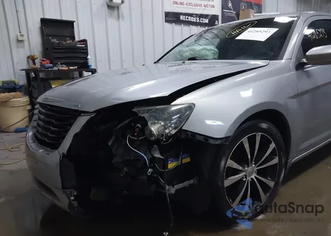 2013 Chrysler 200 Limited z USA, uszkodzony, nr VIN 1C3CCBCG3DN654870